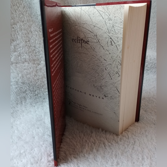 Eclipse by Stephenie Meyer Twilight Saga Hardcover Book - Picture 3 of 6